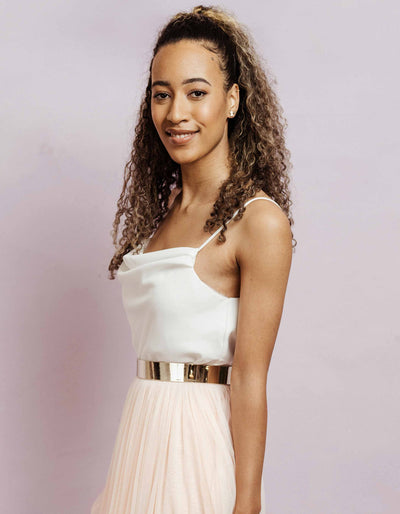 constant_love_online_shop_braut_hochzeit_andcompliments_berlin_tuellrock_tuell_rock_brautkleid_kleid_standesamt_body_clean_crepe_herbst_winter_hochzeit_wassefall_spaghetti  Alt-Text bearbeiten
