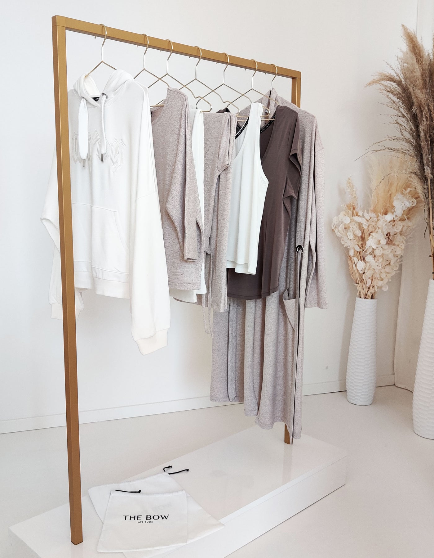 thebowattitude_casual_wear_luxury_home_wear_home-office_looks_outfit_set_oceans_pamela_fabletics_reif_apart_made-in-europe_thebow01-1