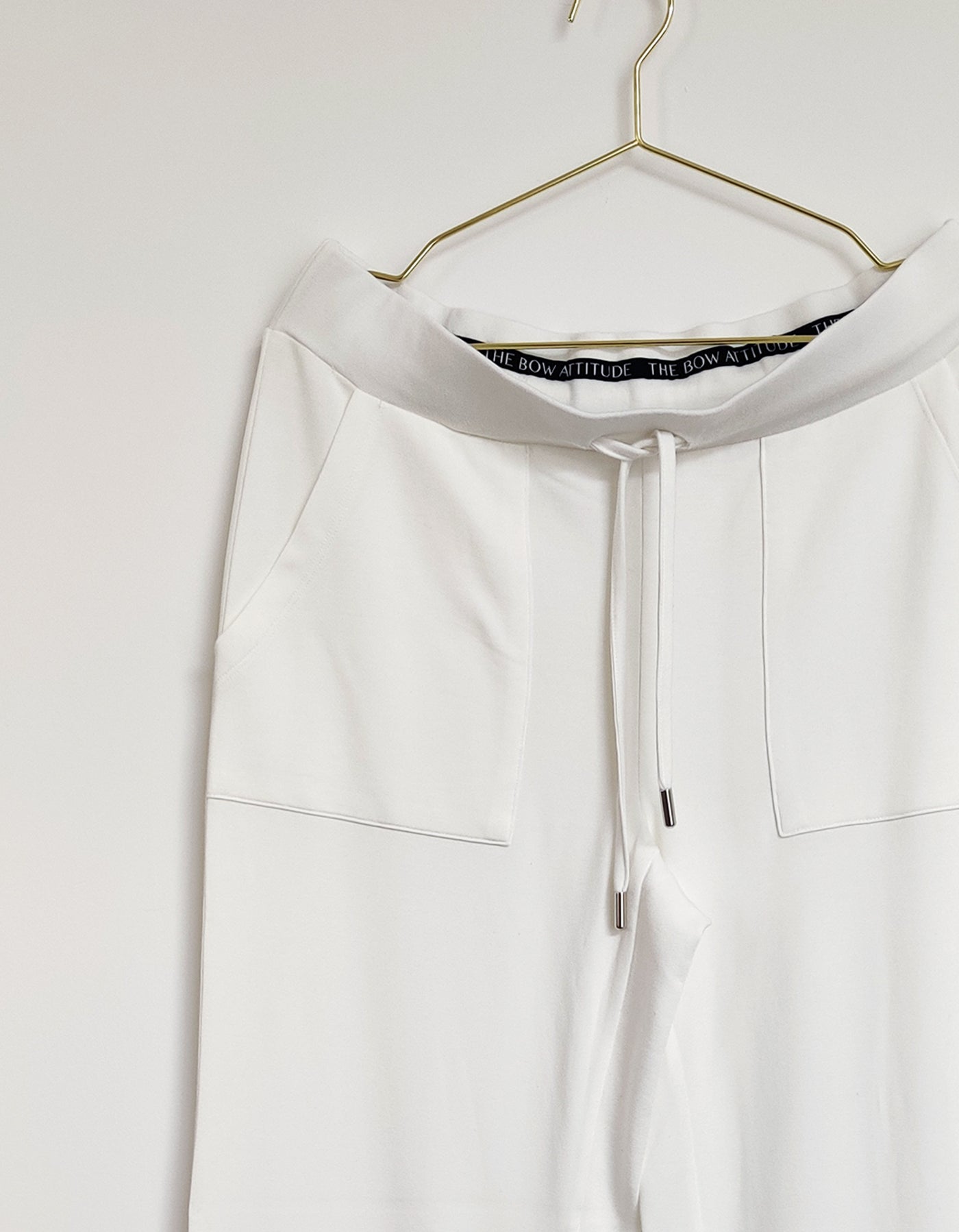 thebowattitude_casual_wear_luxury_home_wear_home-office_looks_outfit_set_oceans_pamela_fabletics_reif_apart_made-in-europe_sweatpants_jogginghose_hose_jersey_home office_outfit_geschenk_weihnachten
