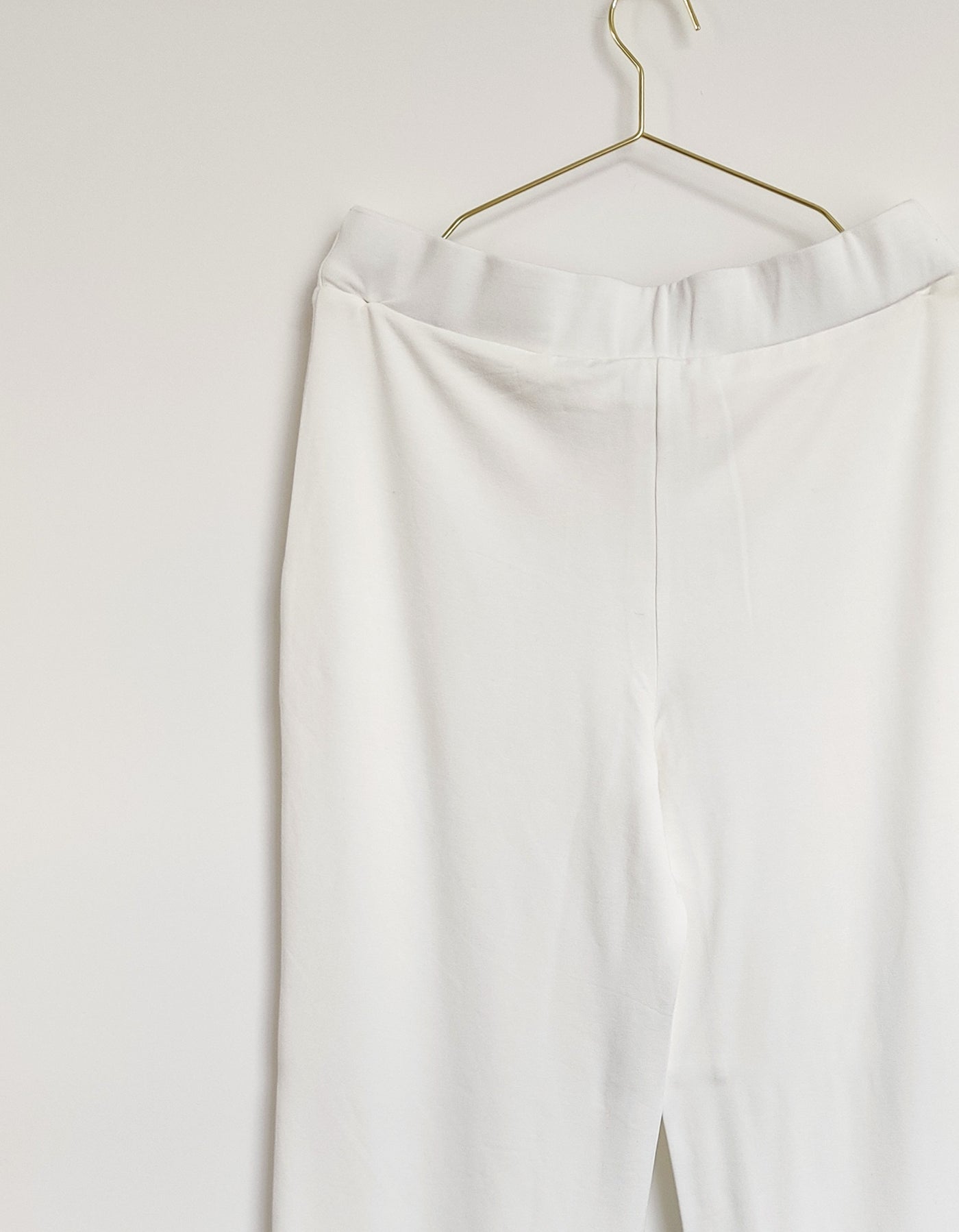 thebowattitude_casual_wear_luxury_home_wear_home-office_looks_outfit_set_oceans_pamela_fabletics_reif_apart_made-in-europe_sweatpants_jogginghose_hose_jersey_home office_outfit_geschenk_weihnachten