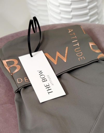 thebowattitude_casual_wear_luxury_home_wear_home-office_looks_outfit_set_oceans_pamela_fabletics_reif_apart_made-in-europe_thebow01_leggins_braun_taupe_leggings_braune