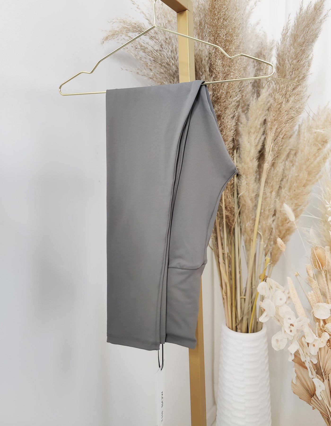 thebowattitude_casual_wear_luxury_home_wear_home-office_looks_outfit_set_oceans_pamela_fabletics_reif_apart_made-in-europe_thebow01_leggins_braun_taupe_leggings_braune
