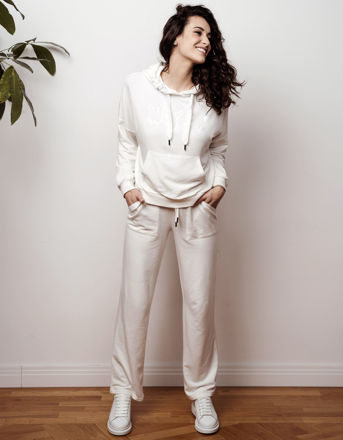 thebowattitude_casual_wear_luxury_home_wear_home-office_looks_outfit_set_oceans_pamela_fabletics_reif_apart_made-in-europe_sweatpants_jogginghose_hose_jersey_home office_outfit_geschenk_weihnachten