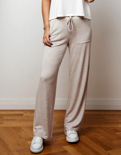 thebowattitude_casual_wear_luxury_home_wear_home-office_looks_outfit_set_oceans_pamela_fabletics_reif_apart_made-in-europe_thebow01-1